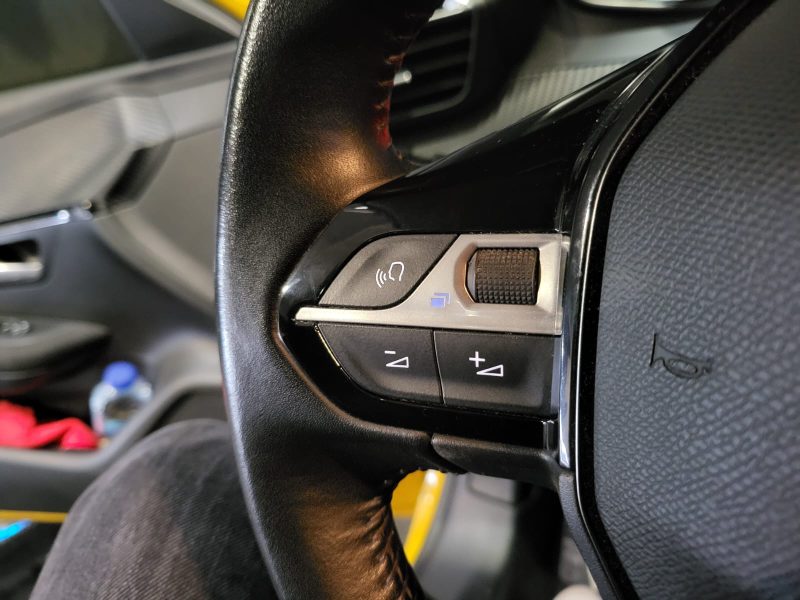 PEUGEOT 208 II 1.5 BlueHDi 100cv Active BVM6 // RADAR-AR/BLUETOOTH/REGULATEUR-LIMITEUR DE VITESSE