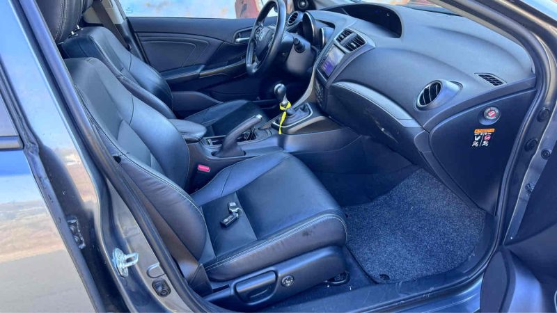 HONDA CIVIC  1.6 i-DTEC 120cv executive cuir toit pano gps reprise possible