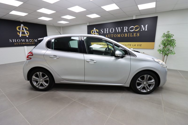 PEUGEOT 208 I 2014