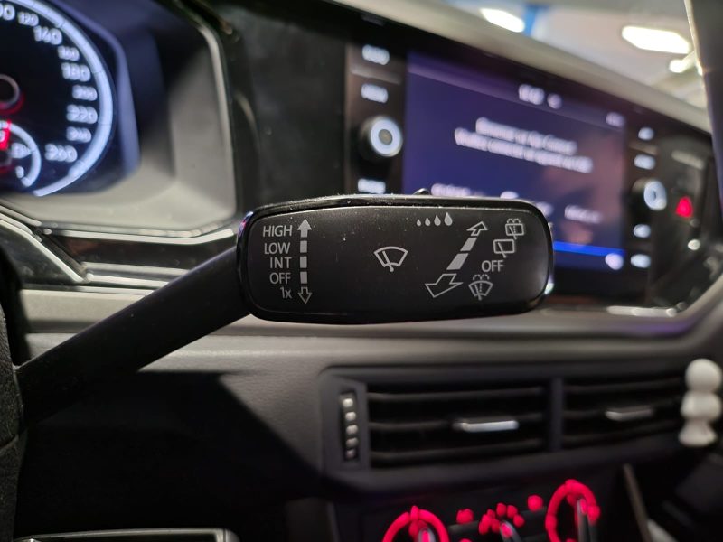 VOLKSWAGEN POLO VI 1.0 65cv CONFORTLINE/CARPLAY+ REGULATEUR DE VITESSE+AIDE AU PARKING