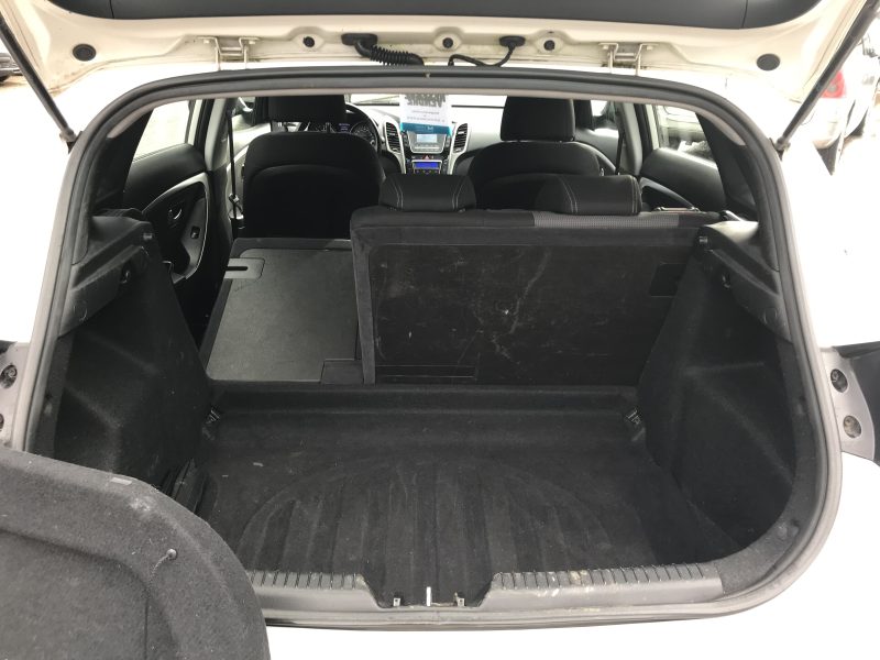 HYUNDAI i30 - 1.6 CRDI 110cv PACK INVENTIVE LIMITED - GARANTIE 6 MOIS