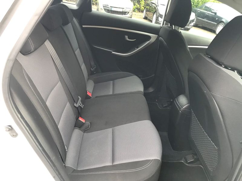 HYUNDAI i30 - 1.6 CRDI 110cv PACK INVENTIVE LIMITED - GARANTIE 6 MOIS