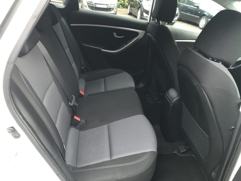 HYUNDAI i30 - 1.6 CRDI 110cv PACK INVENTIVE LIMITED - GARANTIE 6 MOIS