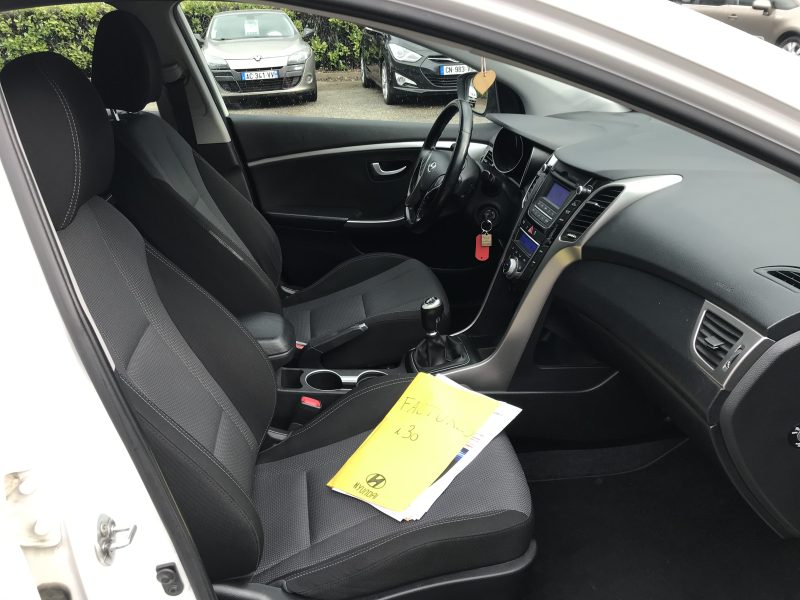 HYUNDAI i30 - 1.6 CRDI 110cv PACK INVENTIVE LIMITED - GARANTIE 6 MOIS