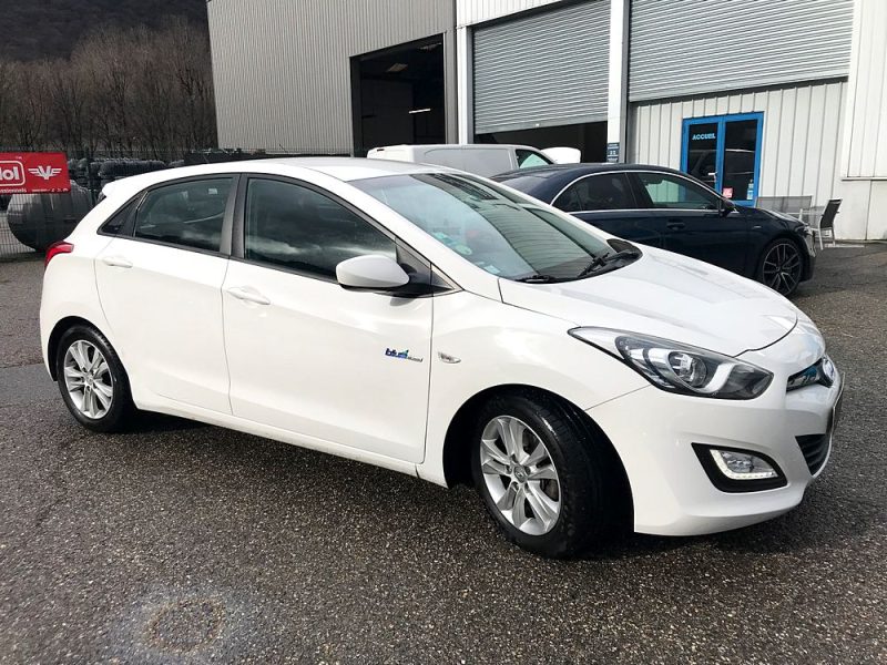 HYUNDAI i30 - 1.6 CRDI 110cv PACK INVENTIVE LIMITED - GARANTIE 6 MOIS