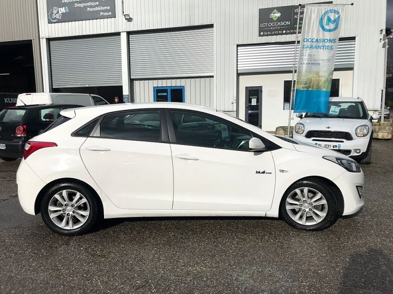 HYUNDAI i30 - 1.6 CRDI 110cv PACK INVENTIVE LIMITED - GARANTIE 6 MOIS