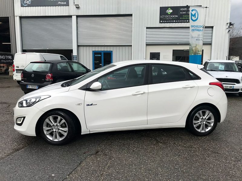 HYUNDAI i30 - 1.6 CRDI 110cv PACK INVENTIVE LIMITED - GARANTIE 6 MOIS