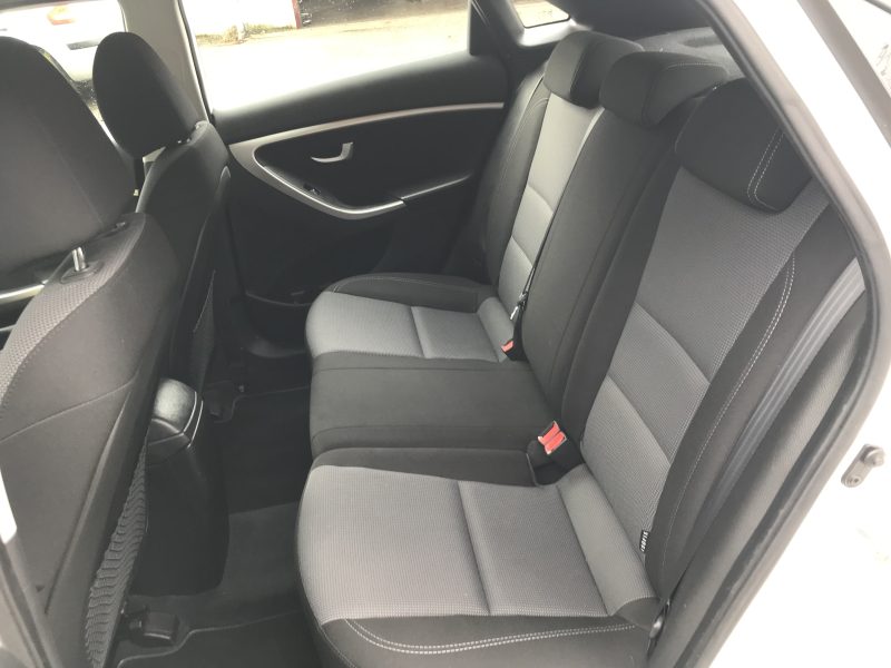 HYUNDAI i30 - 1.6 CRDI 110cv PACK INVENTIVE LIMITED - GARANTIE 6 MOIS