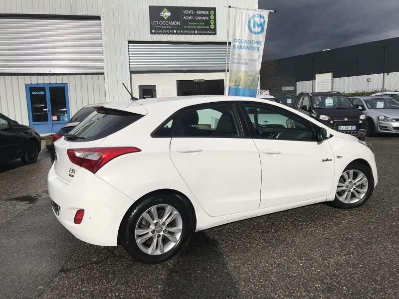 HYUNDAI i30 - 1.6 CRDI 110cv PACK INVENTIVE LIMITED - GARANTIE 6 MOIS