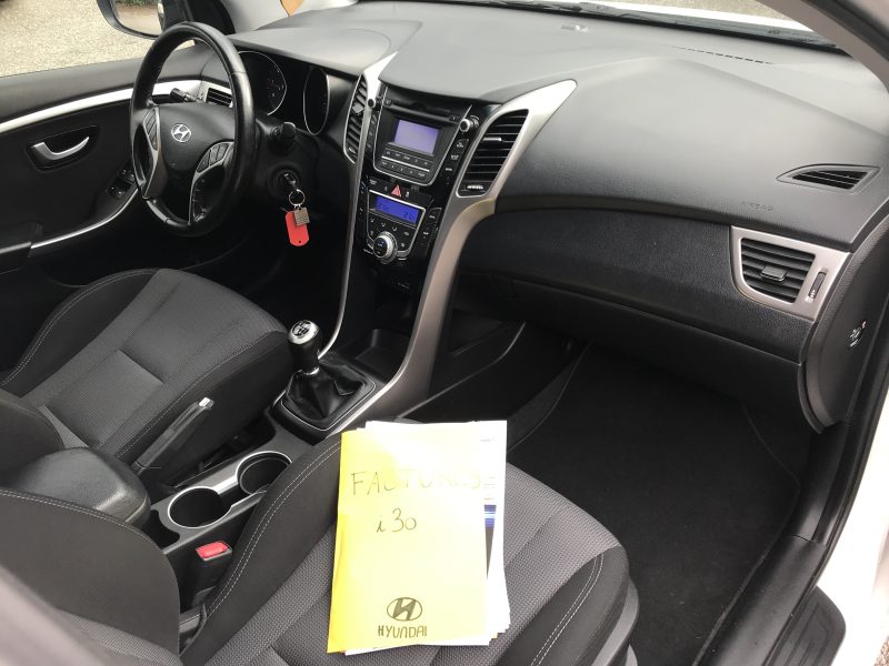 HYUNDAI i30 - 1.6 CRDI 110cv PACK INVENTIVE LIMITED - GARANTIE 6 MOIS