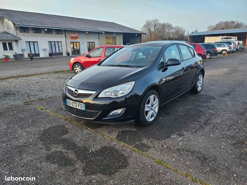 OPEL ASTRA J 2011