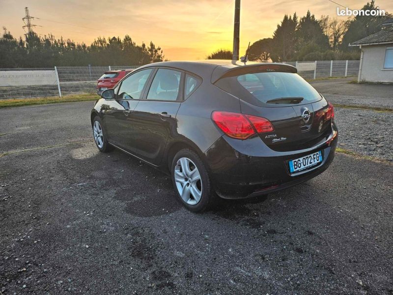 OPEL ASTRA J 2011