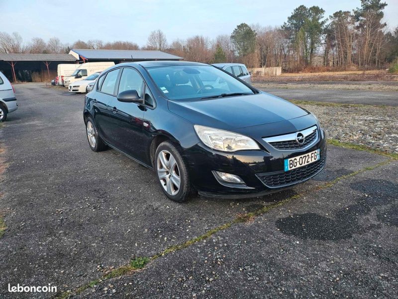 OPEL ASTRA J 2011