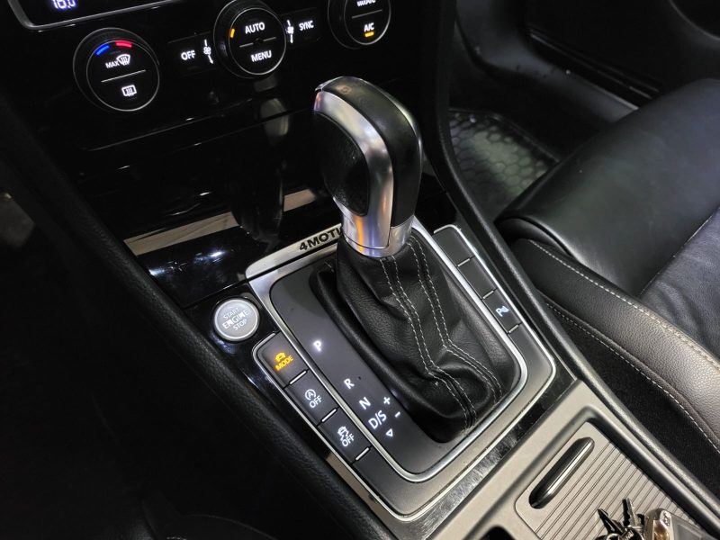 VOLKSWAGEN GOLF VII R 2.0 TSI 300cv 4Motion DSG6 // TOIT OUVRANT/SIEGES CHAUFFANT/CAMERA DE RECUL