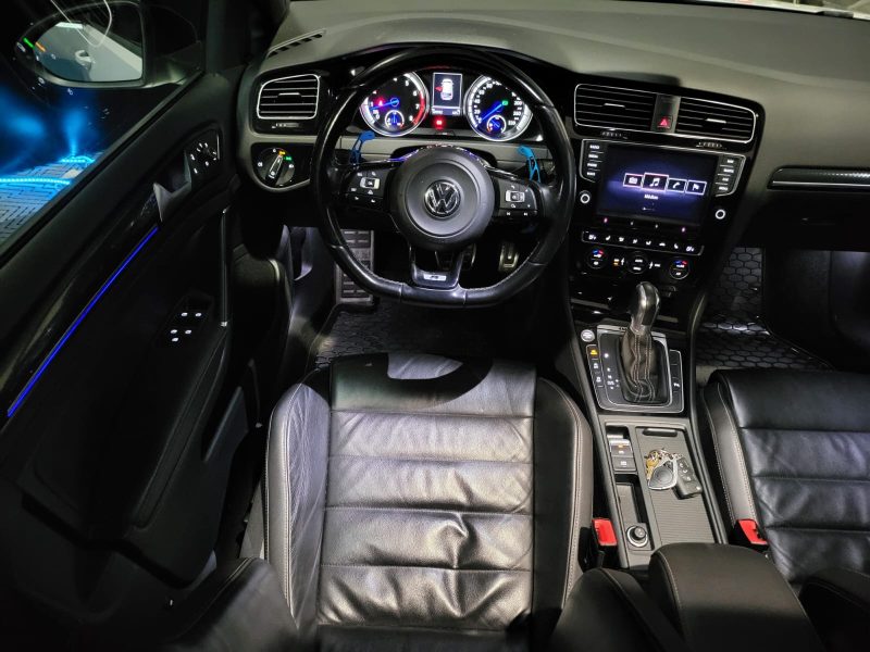 VOLKSWAGEN GOLF VII R 2.0 TSI 300cv 4Motion DSG6 // TOIT OUVRANT/SIEGES CHAUFFANT/CAMERA DE RECUL