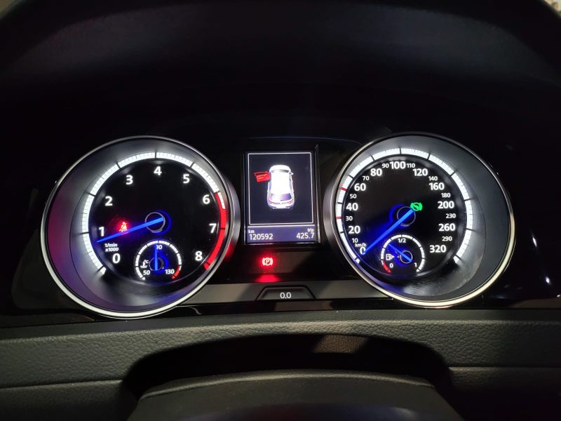 VOLKSWAGEN GOLF VII R 2.0 TSI 300cv 4Motion DSG6 // TOIT OUVRANT/SIEGES CHAUFFANT/CAMERA DE RECUL