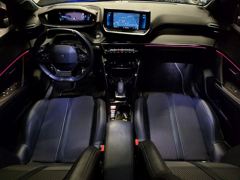 PEUGEOT 208 1.2 PureTech 100cv EAT8 GT LINE I-COCKPIT / GRAND GPS / LUMIERE D\'AMBIANCE / 1er MAIN