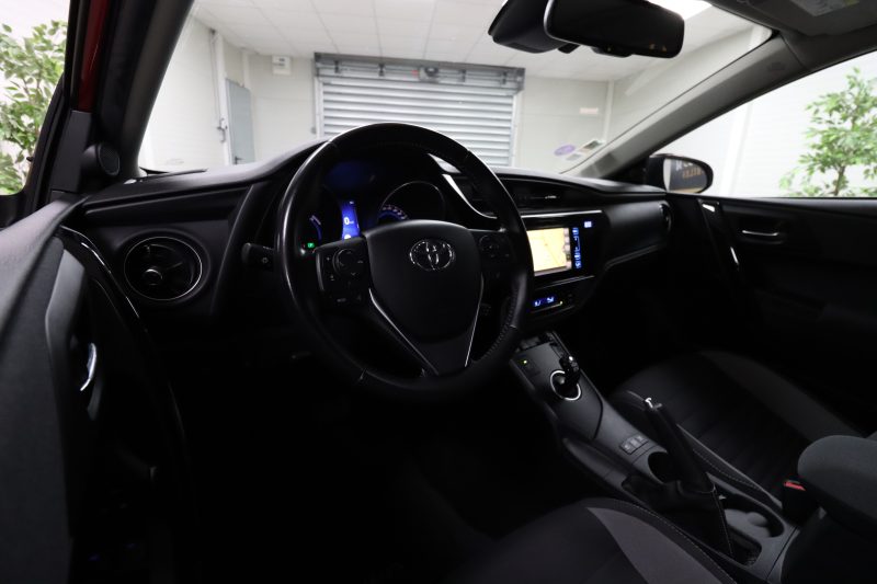 TOYOTA AURIS 2016