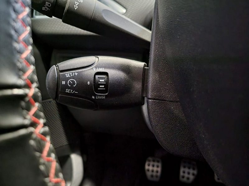 PEUGEOT 208 1.2 PureTech 110cv GT LINE CARPLAY / VOLANT MEPLAT SURPICURE ROUGE 1ER MAIN