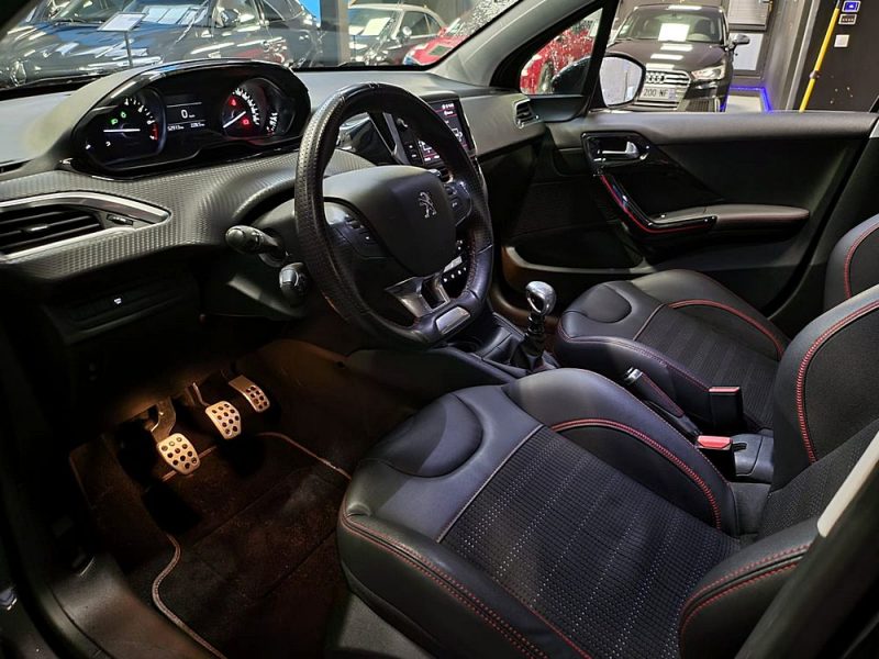 PEUGEOT 208 1.2 PureTech 110cv GT LINE CARPLAY / VOLANT MEPLAT SURPICURE ROUGE 1ER MAIN