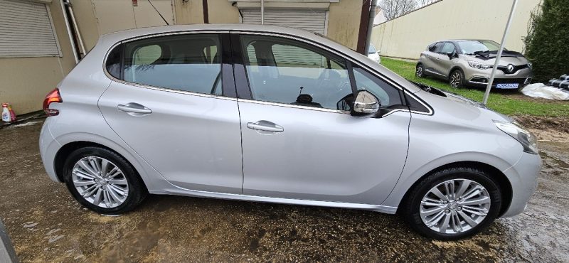 PEUGEOT 208 ALLURE/BOITE AUTOMATIQUE 