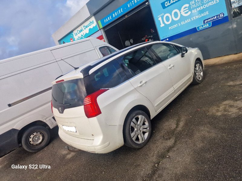 PEUGEOT  5008 2.0 HDI 150 CH