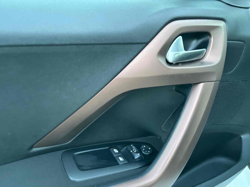 PEUGEOT 208 I 1.2 VTI 82 CH BVM5 URBAN SOUL