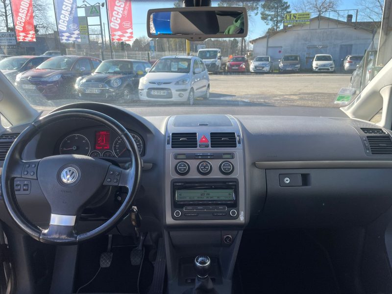 VOLKSWAGEN TOURAN FREESTYLE 2009