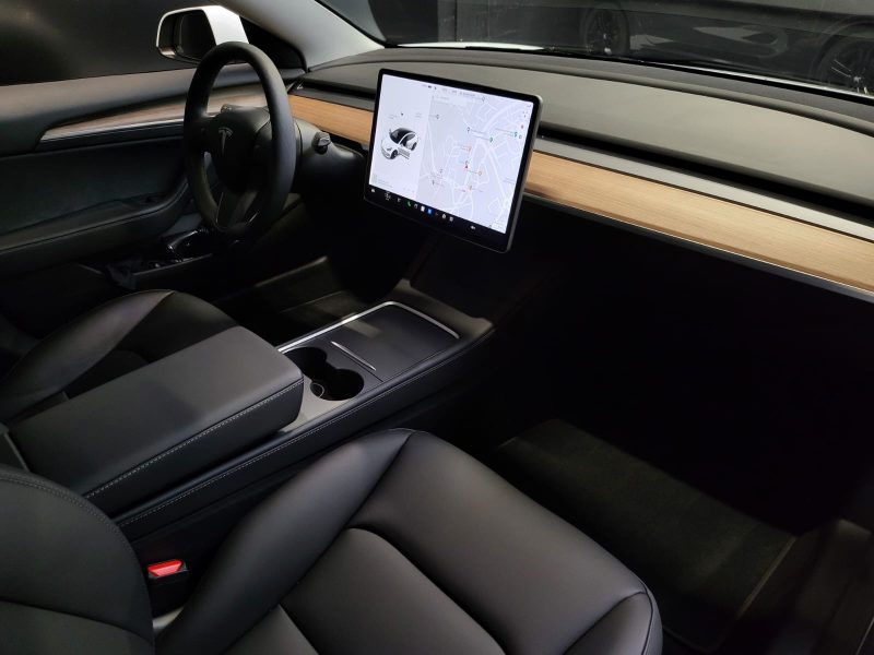 TESLA MODEL 3 STANDART RANGE PLUS 275cv / GARANTIE CONSTRUCTEUR / TOIT PANO / FULL LED / FAIBLE KILO