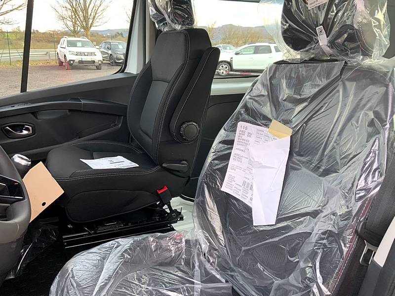 RENAULT TRAFIC FOURGON 2024