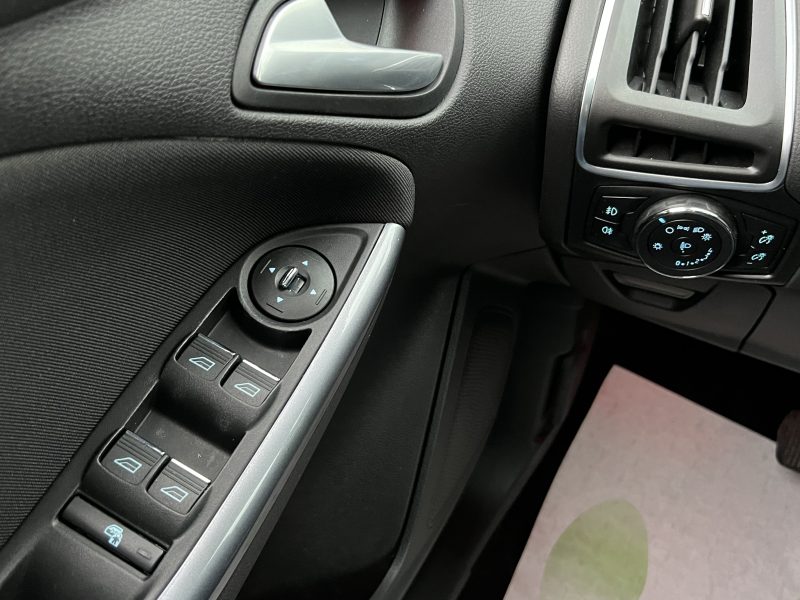 FORD FOCUS III PHASE 2 SW TITANIUM 1.2 ECOBOOST 125 BREAK / PREMIERE MAIN CRIT AIR 1 - GARANTIE 1 AN