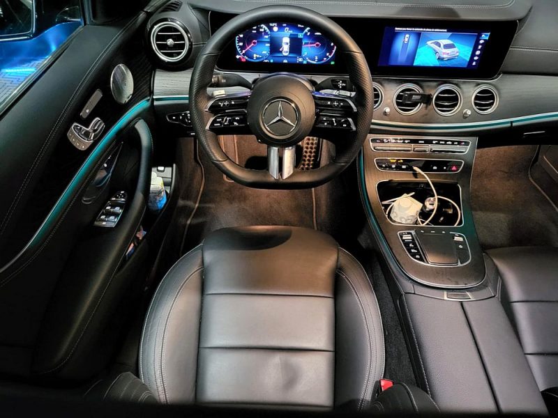 MERCEDES CLASSE  E 220 D AMG LINE TOIT OUVRANT / SIEGES ELECTRIQUE  TVA RECUPERABLE