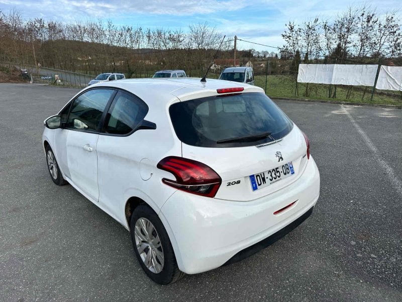 PEUGEOT 208 2015