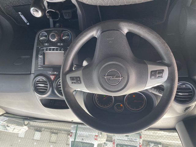 OPEL CORSA 2013 GPS 