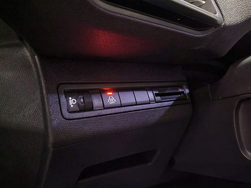PEUGEOT 3008 1.2 PURETECH 130cv ALLURE PACK VIRTUAL COCKPIT / CARPLAY / SIEGES CHAUFFANTS 