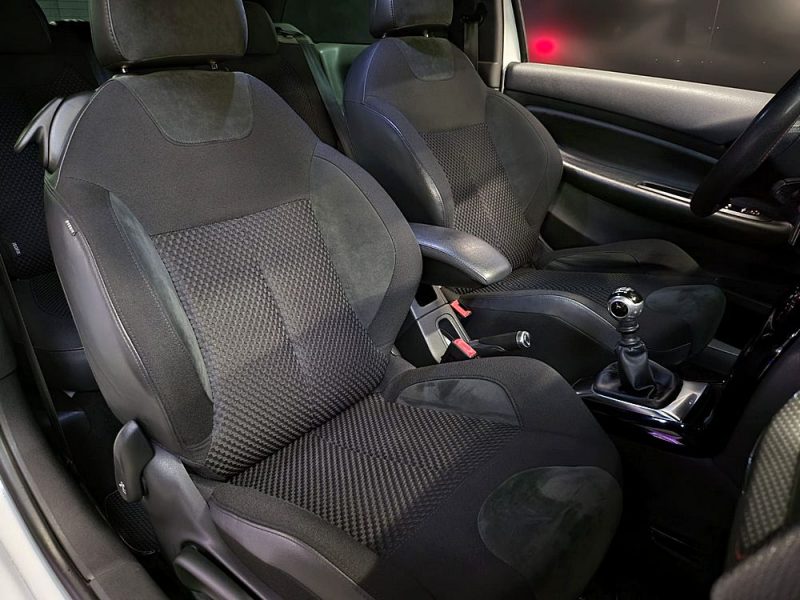 CITROEN DS3 1.6 HDI 120cv SPORT CHIC RADAR DE RECUL /BLUETOOTH / FEUX ET ESSUIE GLACES AUTO / ACTIVE
