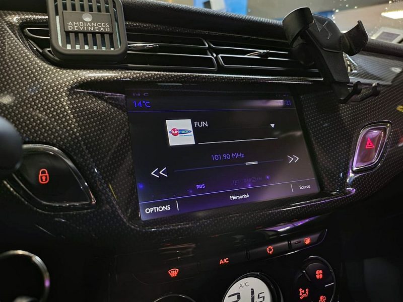 CITROEN DS3 1.6 HDI 120cv SPORT CHIC RADAR DE RECUL /BLUETOOTH / FEUX ET ESSUIE GLACES AUTO / ACTIVE