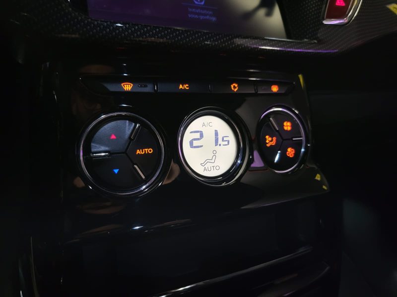 CITROEN DS3 1.6 HDI 120cv SPORT CHIC RADAR DE RECUL /BLUETOOTH / FEUX ET ESSUIE GLACES AUTO / ACTIVE