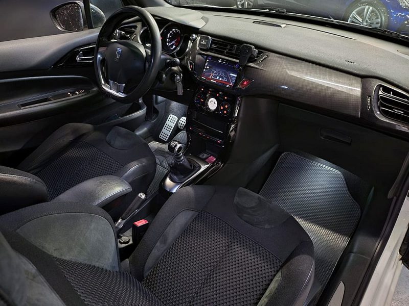 CITROEN DS3 1.6 HDI 120cv SPORT CHIC RADAR DE RECUL /BLUETOOTH / FEUX ET ESSUIE GLACES AUTO / ACTIVE