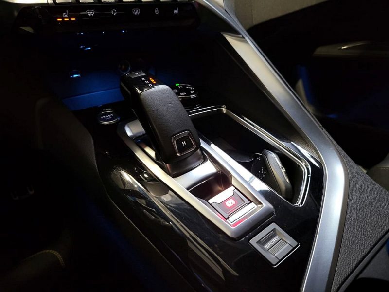 PEUGEOT 3008 2.0 BlueHDi 180cv EAT8 GT PACK FOCAL / SIEGES ELECTRIQUE A MEMOIRE CHAUFFANTS / LUMIERE