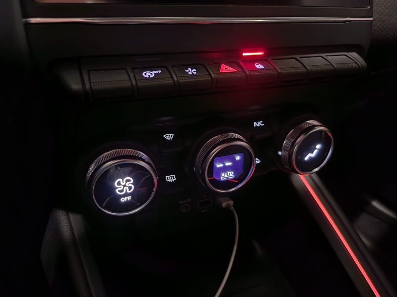 RENAULT CLIO V TCE 90 INTENS /CARPLAY+LUMIERE D\'AMBIENCE+APPLE CAR PLAY+CAMERA/