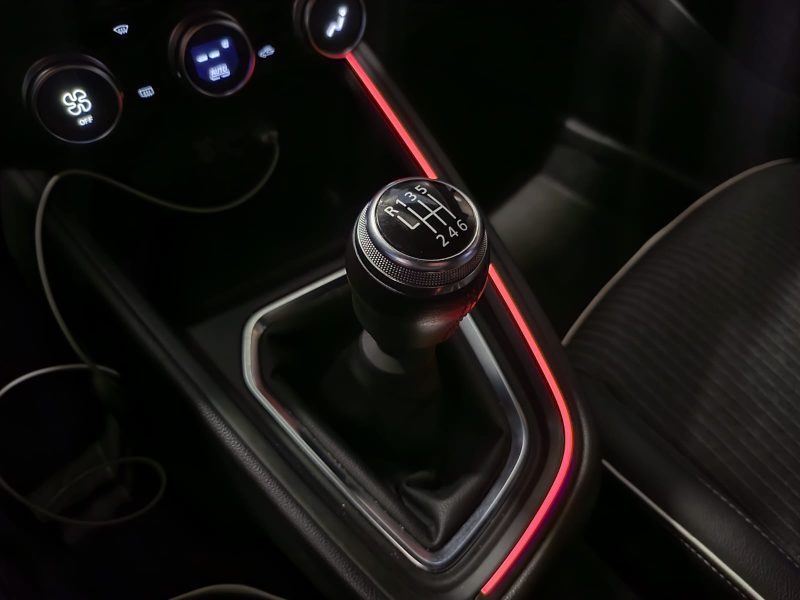 RENAULT CLIO V TCE 90 INTENS /CARPLAY+LUMIERE D\'AMBIENCE+APPLE CAR PLAY+CAMERA/