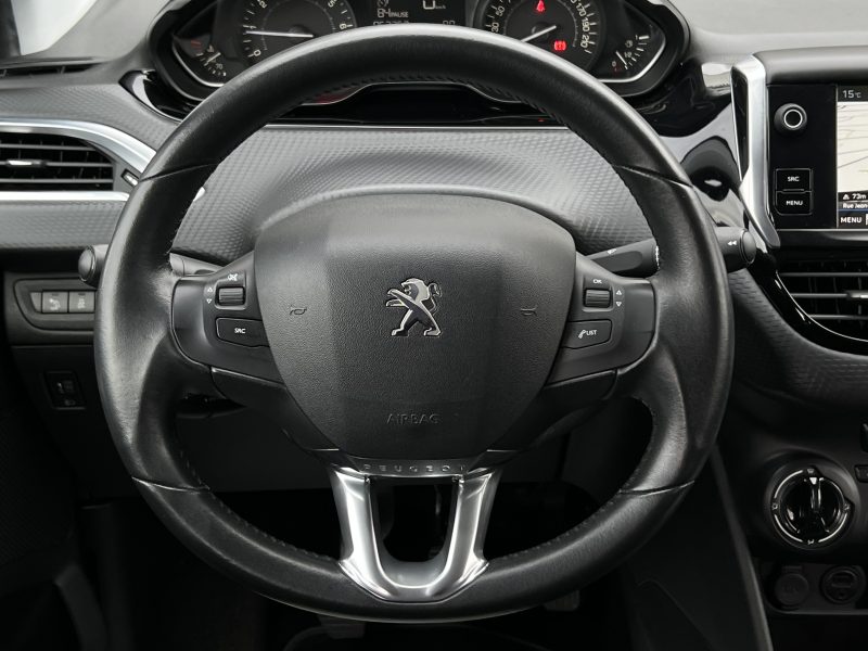 PEUGEOT 208 PHASE 2 STYLE 1.2 82 Cv GPS APPLE & ANDROID REGULATEUR 5 Pts CRIT AIR 1 - GARANTIE 1 AN