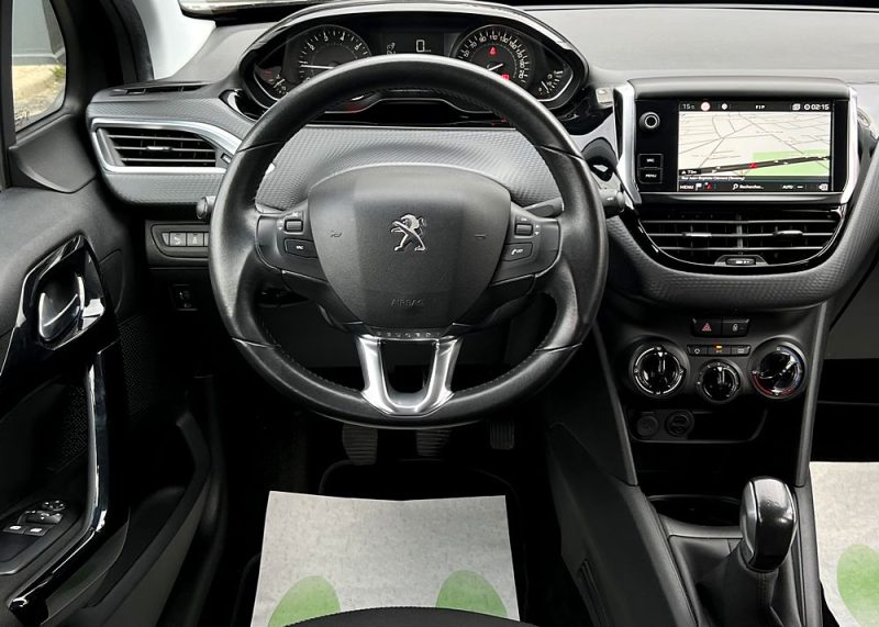 PEUGEOT 208 PHASE 2 STYLE 1.2 82 Cv GPS APPLE & ANDROID REGULATEUR 5 Pts CRIT AIR 1 - GARANTIE 1 AN