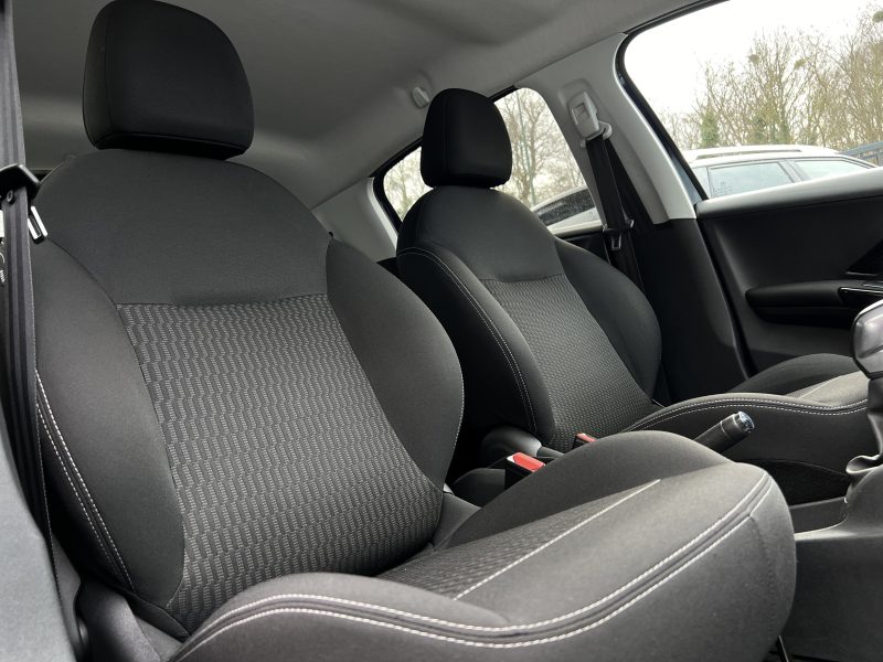 PEUGEOT 208 PHASE 2 STYLE 1.2 82 Cv GPS APPLE & ANDROID REGULATEUR 5 Pts CRIT AIR 1 - GARANTIE 1 AN