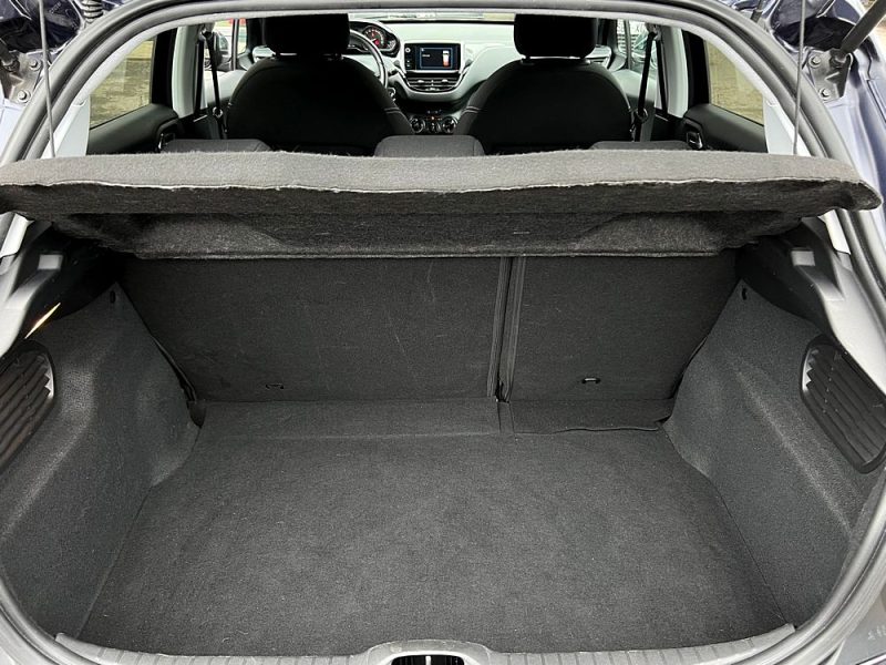 PEUGEOT 208 PHASE 2 STYLE 1.2 82 Cv GPS APPLE & ANDROID REGULATEUR 5 Pts CRIT AIR 1 - GARANTIE 1 AN