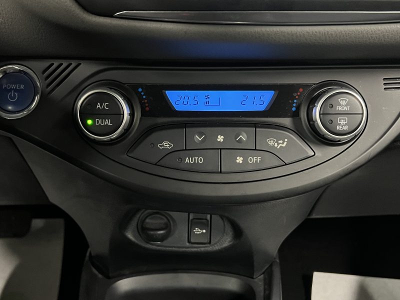TOYOTA YARIS 3 PHASE 2 1.5 HYBRID 100 Cv 1ERE MAIN BOITE AUTO GPS CAMERA CRIT AIR 1 - GARANTIE 1 AN