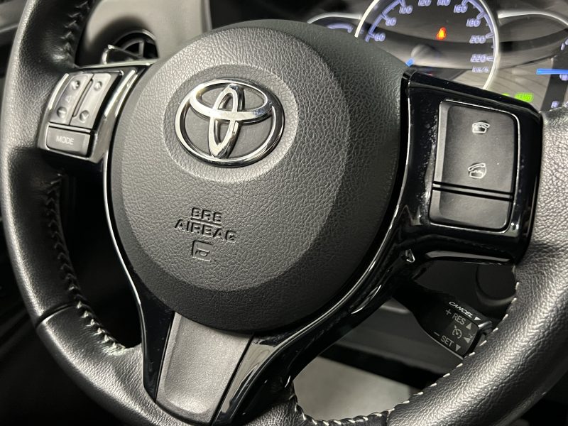 TOYOTA YARIS 3 PHASE 2 1.5 HYBRID 100 Cv 1ERE MAIN BOITE AUTO GPS CAMERA CRIT AIR 1 - GARANTIE 1 AN