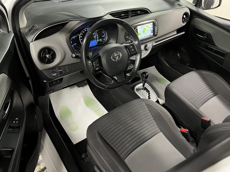 TOYOTA YARIS 3 PHASE 2 1.5 HYBRID 100 Cv 1ERE MAIN BOITE AUTO GPS CAMERA CRIT AIR 1 - GARANTIE 1 AN