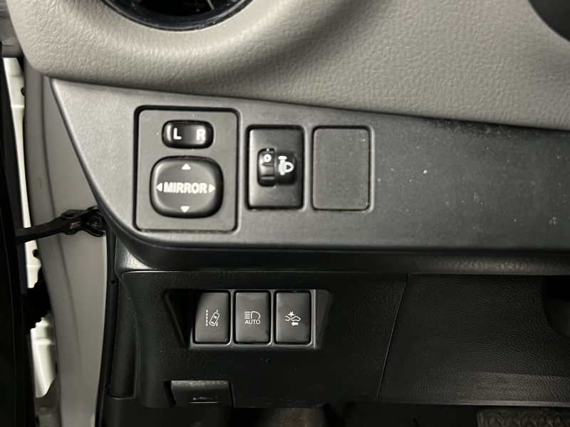 TOYOTA YARIS 3 PHASE 2 1.5 HYBRID 100 Cv 1ERE MAIN BOITE AUTO GPS CAMERA CRIT AIR 1 - GARANTIE 1 AN